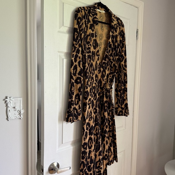 Iconic vintage 1970s DVF silk leopard animal print wrap dress - size 8 - Picture 5 of 12